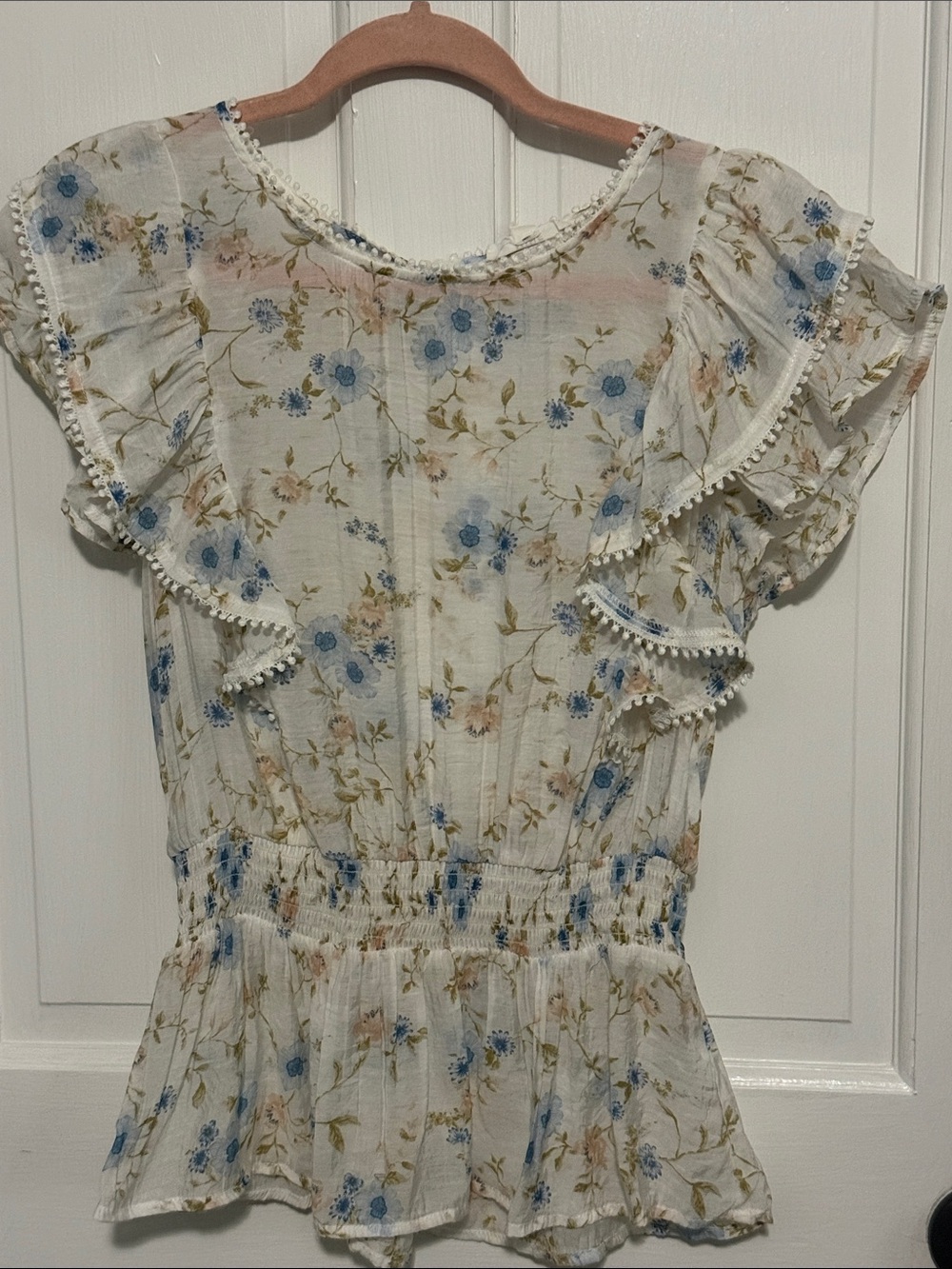 mine White Floral Ruffle Short-Sleeve Blouse with Blue Accents
